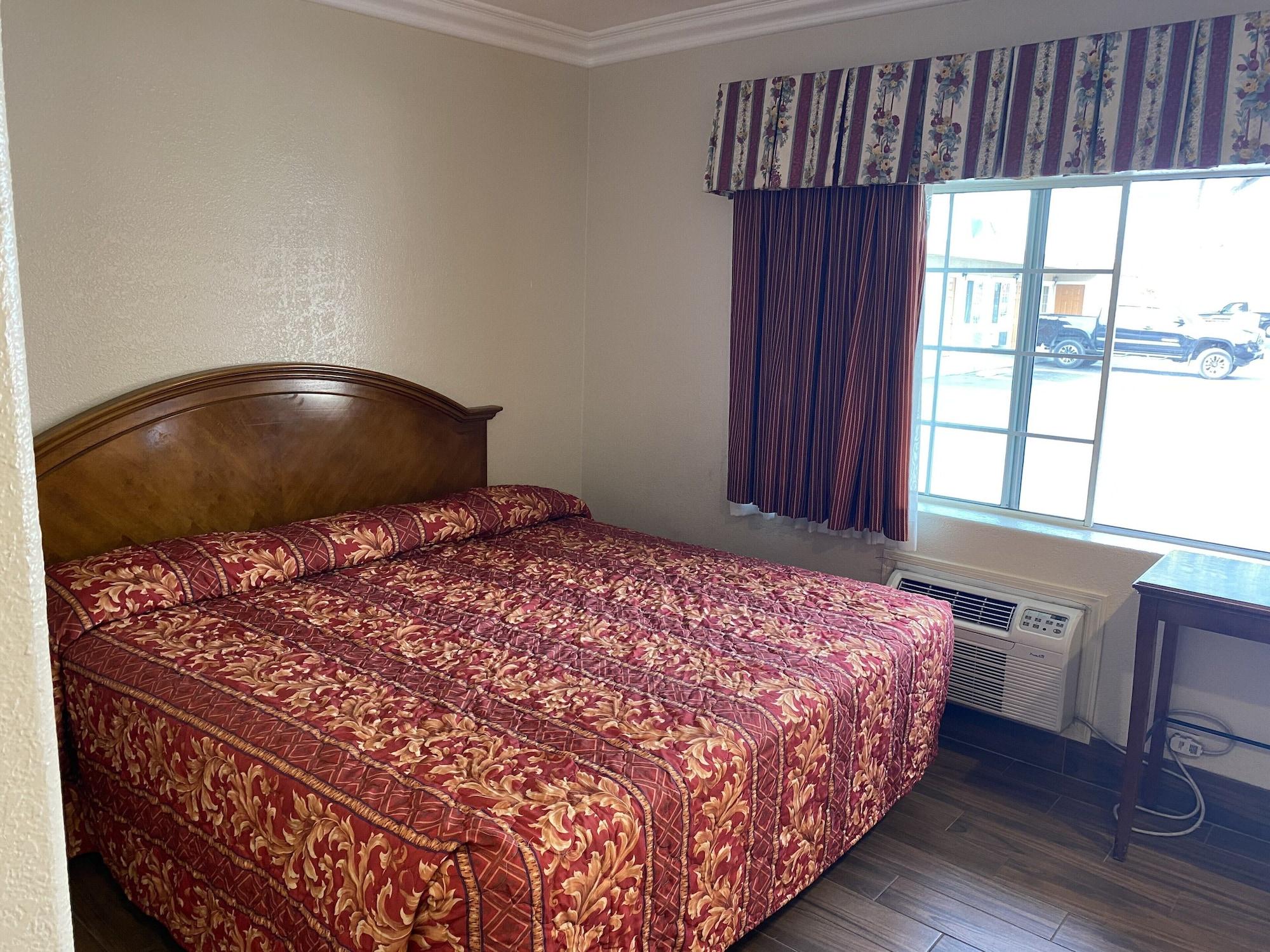 The Palace Motel 2*