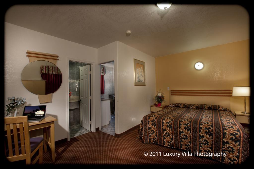 Motel The Palace 2*